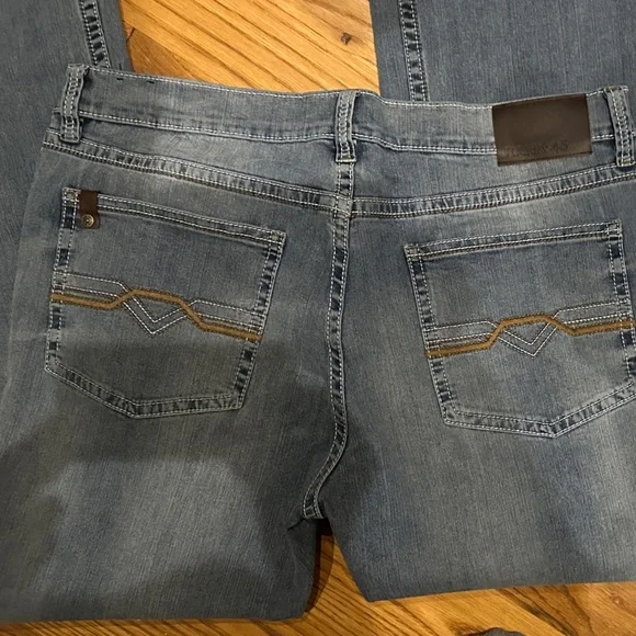 Classic Denim Straight-Leg Jeans - Picture 5 of 5